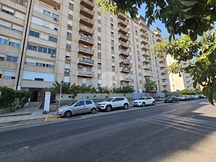 Appartamento quadrilocale in vendita in Via dellErmellino, Palermo