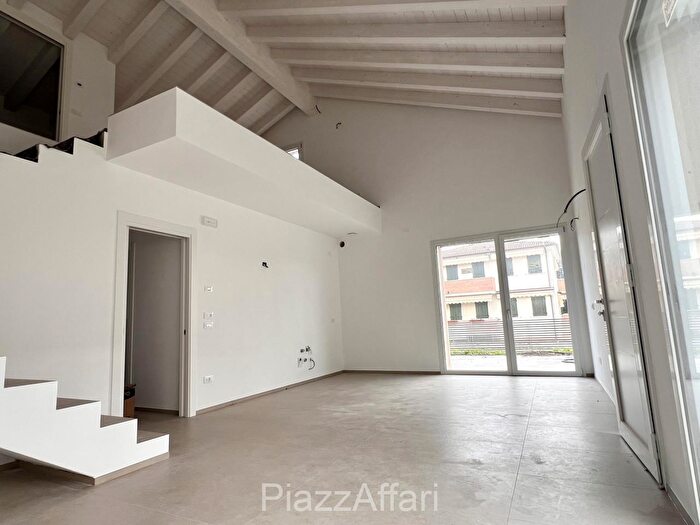 Casa con 5 locali in vendita in Via Rovine, Campolongo Maggiore