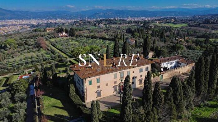 Appartamento con 5 locali in vendita in Via di Santa Maria a Marignolle, Firenze