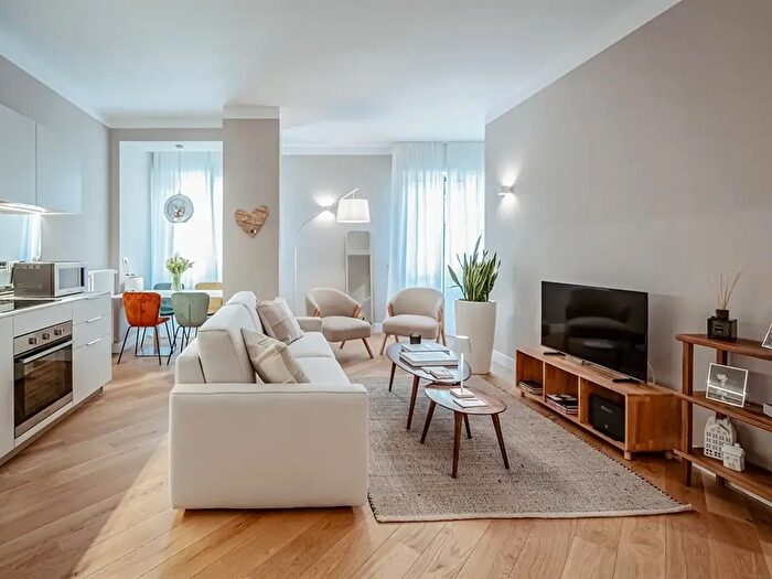 Appartamento trilocale in affitto in Via Melzo, Milano