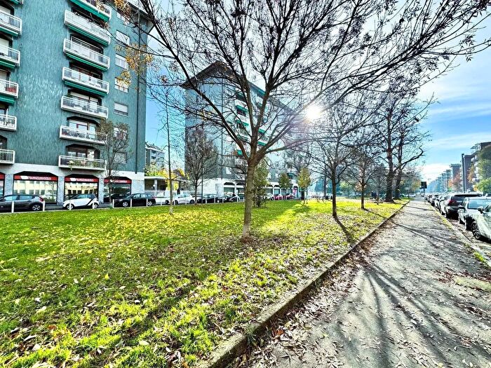 Appartamento trilocale in vendita in Via Primaticcio, Milano