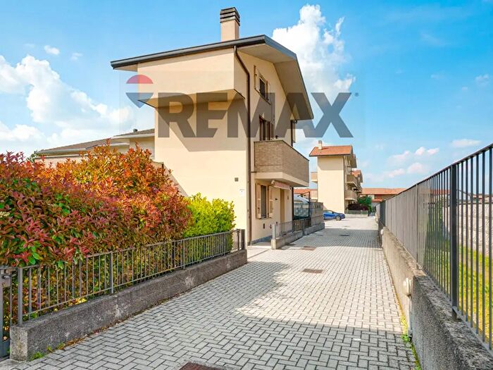 Casa trilocale in vendita in Via Magellano, Magnago