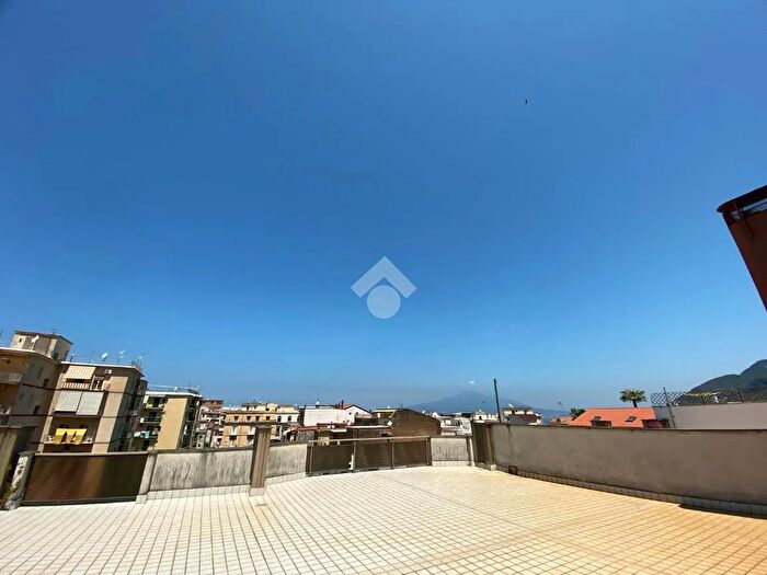 Appartamento con 5 locali in vendita in Via Santa Sofia, Vico Equense