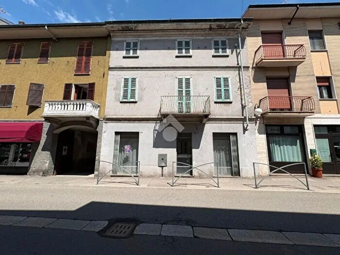 Casa con 12 locali in vendita in Via Gramsci, Trecate