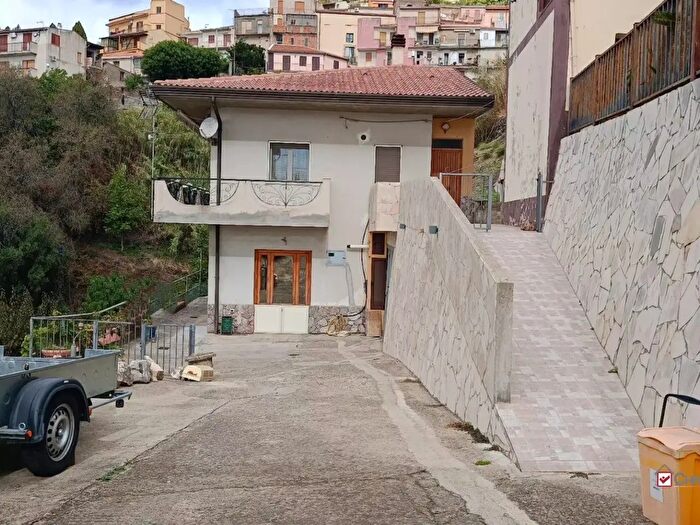 Casa con 5 locali in vendita in Pressi Chiesa Duomo, Ali' Terme