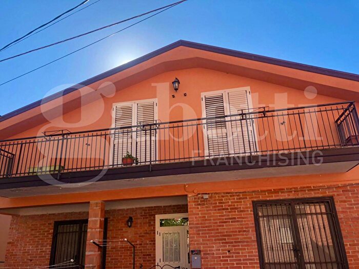 Appartamento quadrilocale in vendita in Via dei Gerani, Ascea