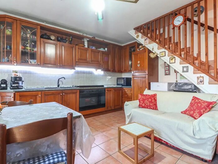 Casa quadrilocale in vendita in Via Massumatico, San Pietro In Casale