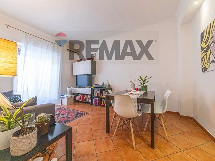 Appartamento trilocale in vendita in Via Tripolitania, Roma