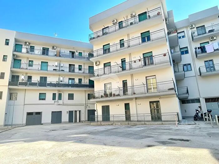 Appartamento trilocale in vendita in Via Segaetano, Quarto