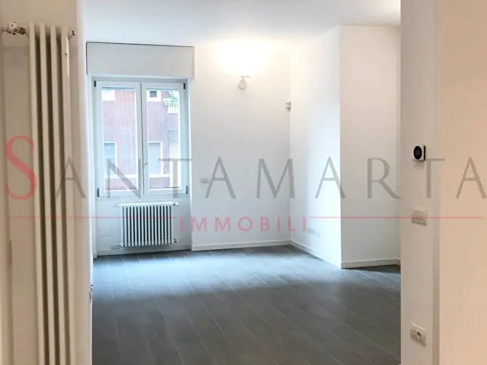 Appartamento trilocale in affitto in Viale Murillo, Milano
