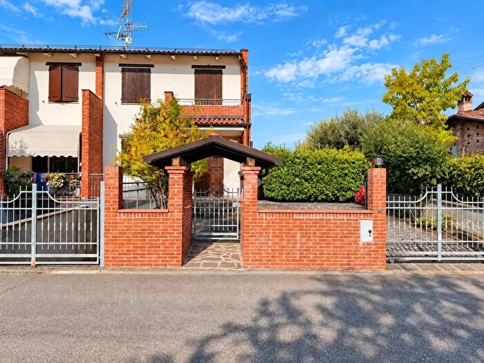 Casa quadrilocale in vendita in Via Crocetta, Valsamoggia
