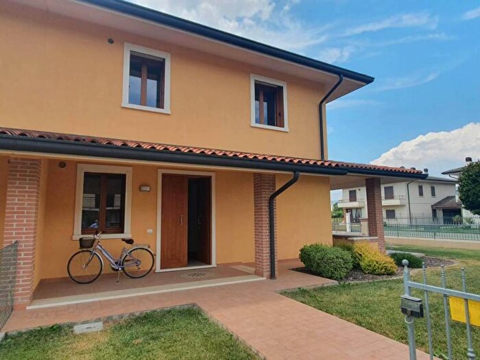 Casa con 5 locali in affitto in Lanzé, Quinto Vicentino