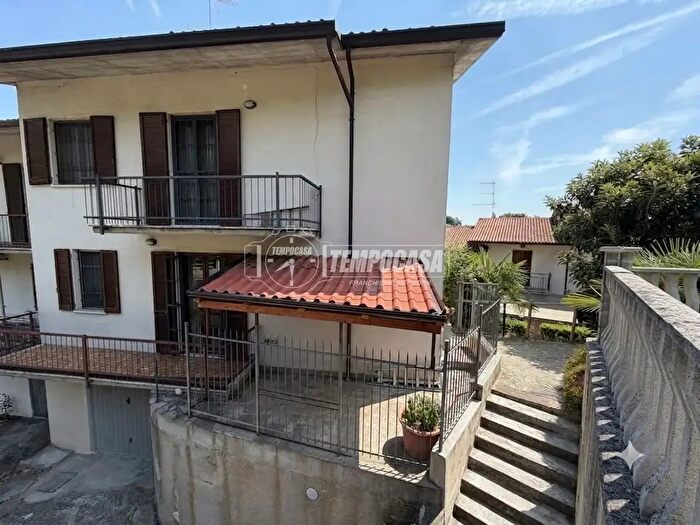 Casa quadrilocale in vendita in Via Vena, Stradella