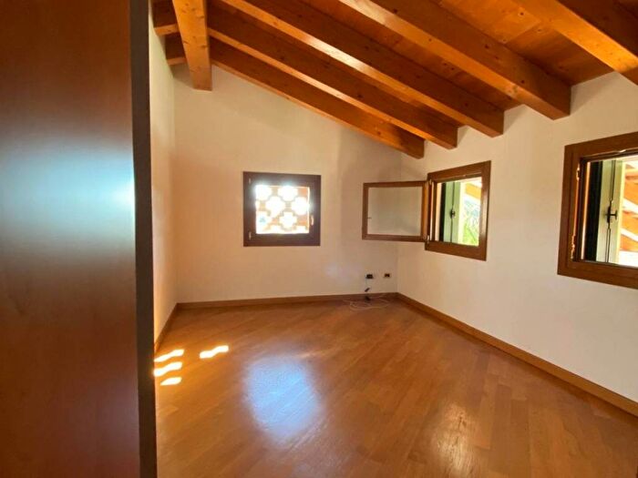 Casa con 6 locali in affitto in via San Vito, Lovertino, Albettone