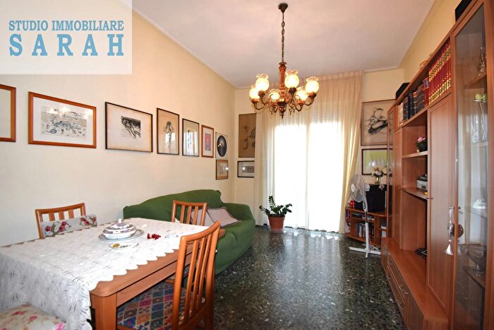 Appartamento con 5 locali in vendita in Via Pacinotti, Viareggio