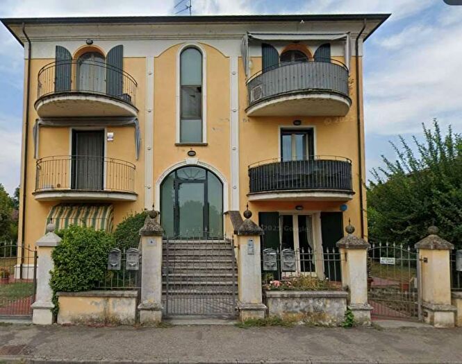 Appartamento trilocale in affitto in Trecasali, Sissa Trecasali