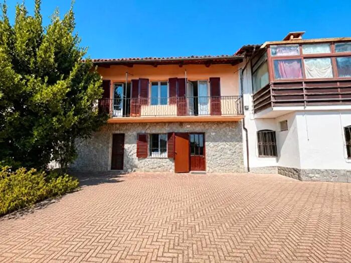 Casa con 6 locali in vendita in Frazione Tre Rivi, Monteu Roero