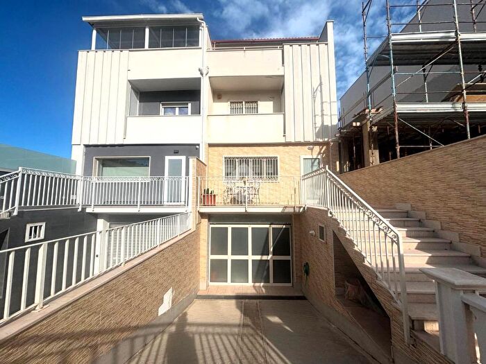 Casa con 6 locali in vendita in Via Saverio De Simone, Molfetta