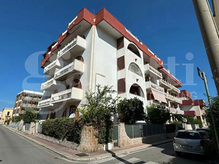 Appartamento trilocale in vendita in Via di Santo Spirito Massari, Bari