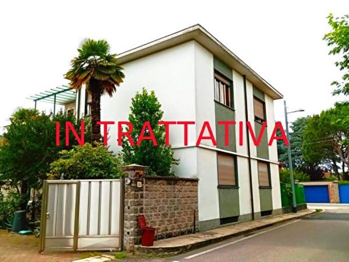 Appartamento con 5 locali in vendita in Via col di Lana, Busto Garolfo