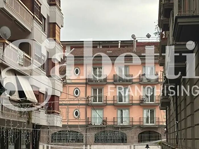 Appartamento con 8 locali in vendita in Via Dante, Avellino