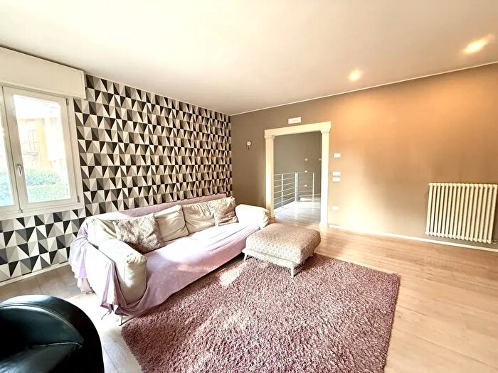 Casa con 6 locali in vendita in Via Umago, Padova