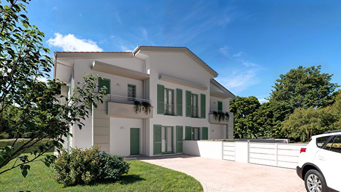 Casa con 5 locali in vendita in Via del Pino, Pontedera