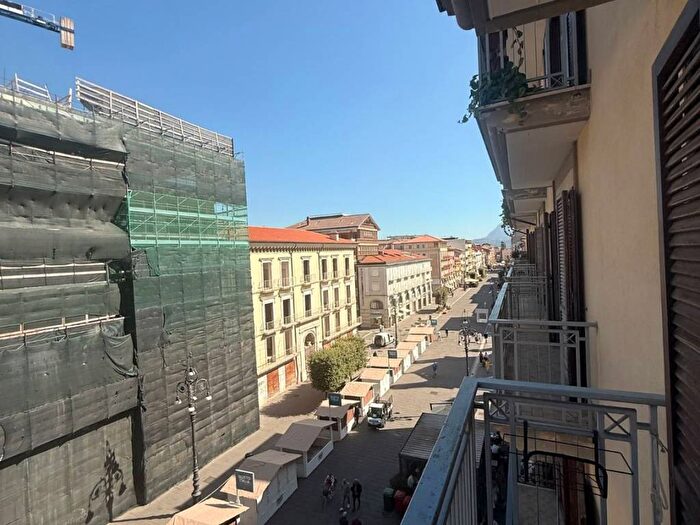 Appartamento con 6 locali in affitto in Corso Vittorio Emanuele, Emanuele II C Colombo Morelli e Silvati, Avellino
