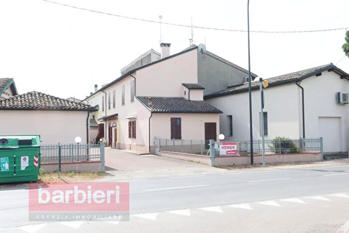 Casa con 8 locali in vendita in Via Senna, Ravenna