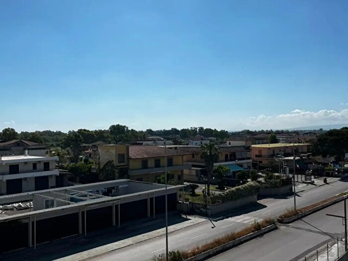 Appartamento trilocale in affitto in Viale Tommaso Salina, Castel Volturno