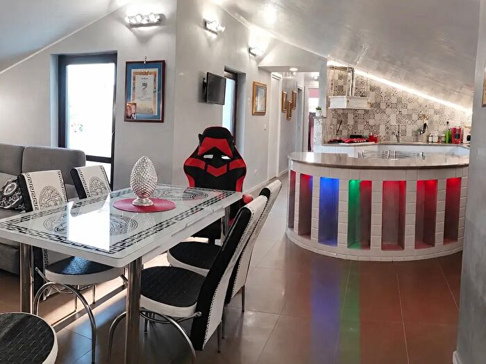 Appartamento con 5 locali in vendita in Via Gela, Siracusa