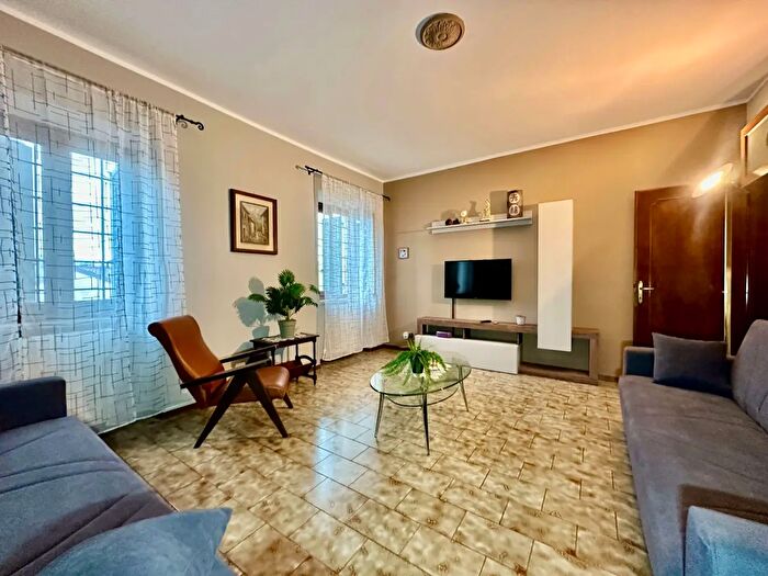 Casa con 7 locali in vendita in Via Traversa, Capannori