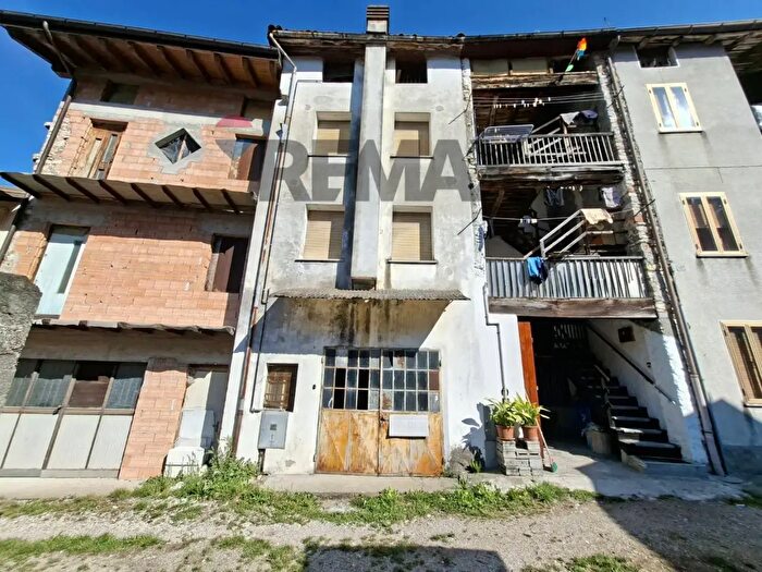 Casa con 6 locali in vendita in Via Nuova, Fonzaso