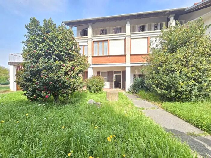 Casa con 6 locali in vendita in Fara Novarese