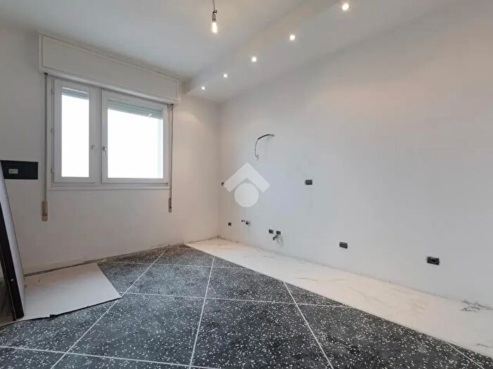 Appartamento trilocale in vendita in Via Cellini, Bologna