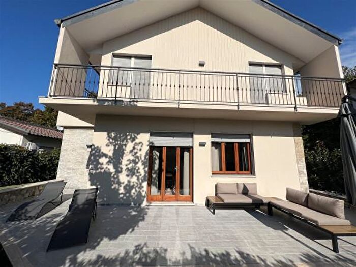 Casa quadrilocale in affitto in Forte Dei Marmi