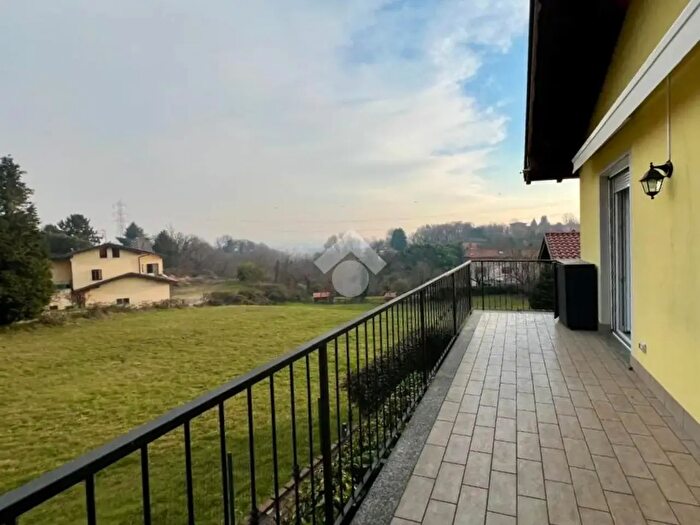 Appartamento bilocale in affitto in Via Monte Generoso, Varese