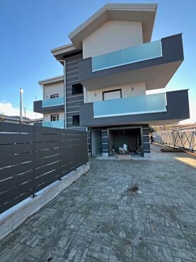 Appartamento quadrilocale in vendita in Via della Croce Rossa Italiana, Nova Milanese