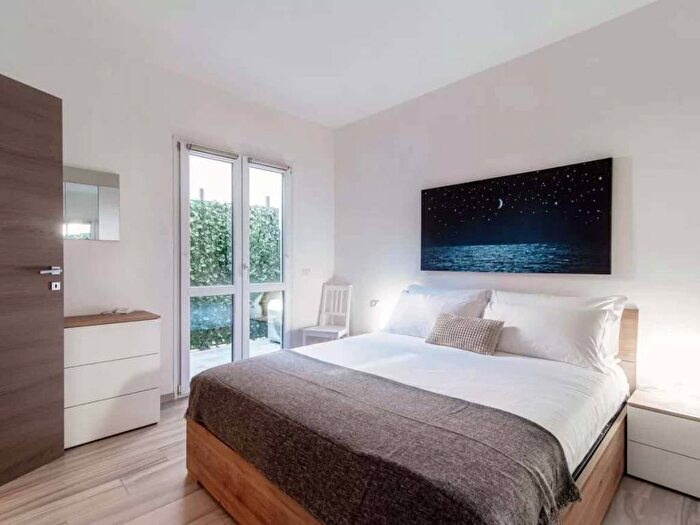 Appartamento monolocale in affitto in Viale Innocenzo XI, Viale Varese Crocifisso, Como