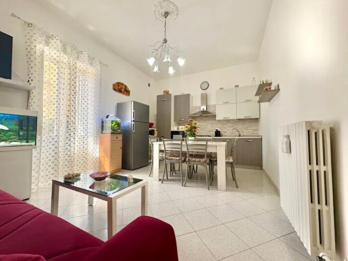 Appartamento quadrilocale in vendita in Via Basento, Lecce