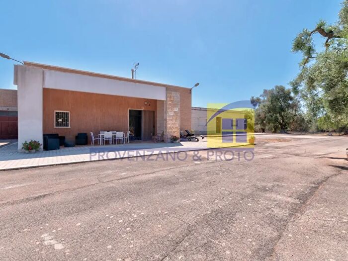 Casa con 7 locali in vendita in Via Marcello, Carovigno