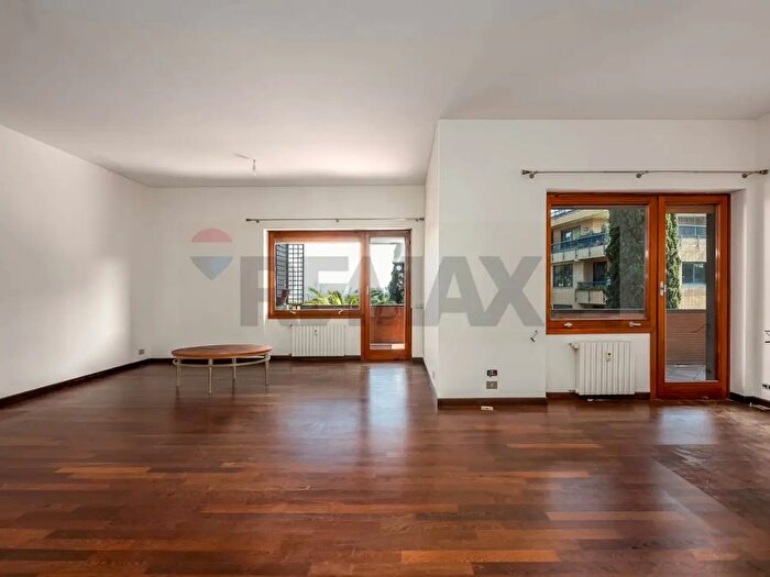 Appartamento con 6 locali in vendita in Via della Camilluccia, Roma