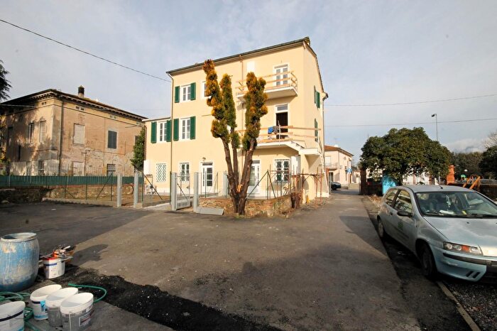 Appartamento con 6 locali in vendita in a del Chiasso Lunata, Capannori