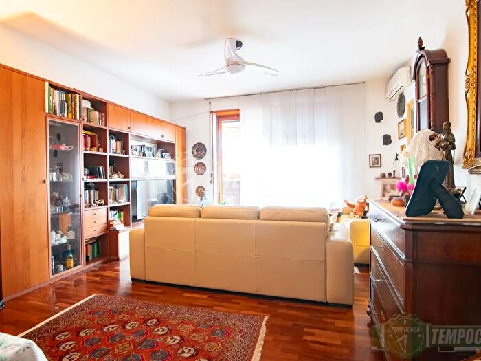 Appartamento quadrilocale in vendita in Via Gian Battista Vico, Monza