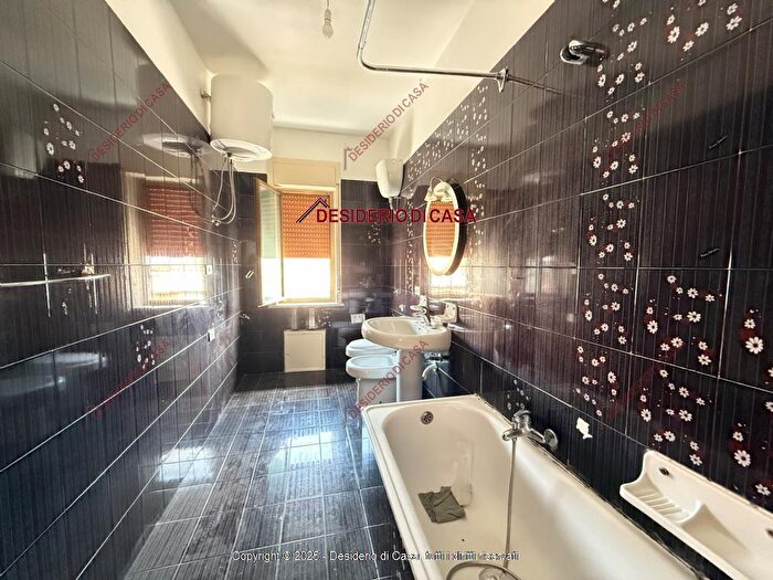 Appartamento quadrilocale in vendita in Campofelice Di Roccella