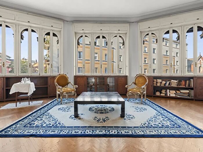 Appartamento con 10 locali in vendita in Via Francesco Sforza, Milano