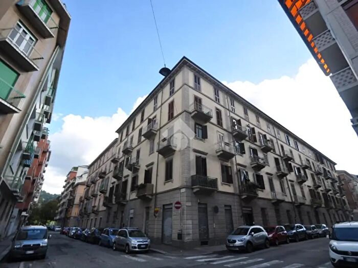 Appartamento quadrilocale in vendita in Via Benvenuto Cellini, Torino