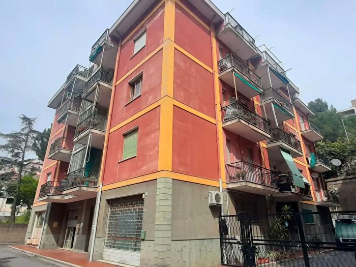 Appartamento trilocale in vendita in Via Neghelli, Alassio