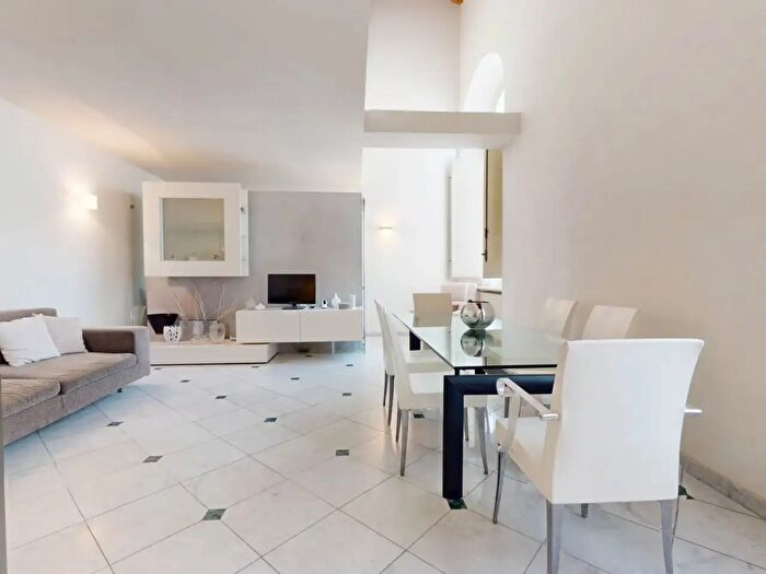 Appartamento con 6 locali in vendita in Viareggio