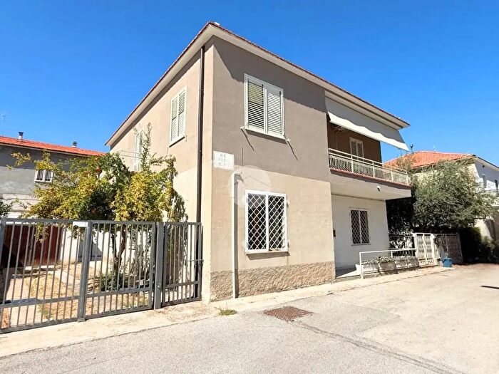 Casa quadrilocale in vendita in Via La Maielletta, Pescara